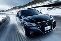 トヨタ・クラウンに4WDのハイブリッド車が登場