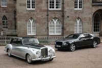 初めてL410系のV8エンジンを搭載した「ベントレーS2」（左）と、「ミュルザンヌ」（右）。