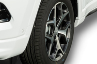 ライトグレーアクセントが採用された「コンパス トラックエディション」の18インチホイール。