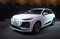 「アウディQ6 e-tron」シリーズは、既存の「Q4 e-tron」シリーズと「Q8 e-tron」シリーズの中間に位置づけられる新たなフル電動SUVとして登場。