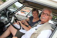 ファン・デル・ミューラン夫妻。これから1万2000km走る気負いがみじんもないところが粋である。