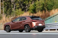 前後制動力配分が可能なブレーキシステムも採用。操作初期のリニアな制動感や強めにペダルを踏み込んだ際の制動姿勢の安定感が追求された。