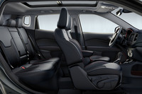 「コンパス トレイルホーク」のインテリア。