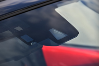 「RS」には「Sレザーパッケージ」と同じく、後側方警戒機能やハイビームコントロールシステムなどからなる「i-ACTIVSENSE」が標準で採用される。