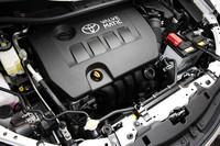 1.8リッターと2リッターの両方に「バルブマチック」が採用された。バルブマチックは、走行状況に応じて、スロットルの開度と吸気バルブのリフト量を協調させつつ、流入する空気量を連続的にコントロールする技術。これにより燃焼効率が高まり、燃費向上に貢献する。1.8Xの10・15モード燃費は、16.0km/リッター。
