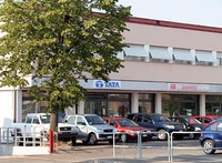 これはイタリアのタータ販売店。この店はダイハツと併売している。モデナにて。