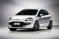 2011年「フィアット・プントEVO マイライフ」。あるイタリアの自動車雑誌は、「歯列矯正器具をはめた顔」とそのフロントデザインを評した。