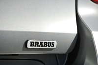 「スマートBRABUSテーラーメイド」で仕立てられた限定車「フォーツーカブリオBRABUSエクスクルーシブ エディション テーラーメイド」。
