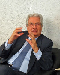 カーデザイン界の巨匠、ジョルジェット・ジウジアーロ氏。初代「フォルクスワーゲン・ゴルフ」や「フィアット・パンダ」など、傑作と呼ばれる多くのクルマを手掛けてきた。
    