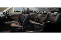 「ダークブラウン」の内装色を採用。