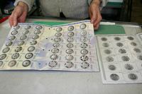 ボクが駐車中にホイールキャップ一式を盗まれたときも、リーナさんはカタログの膨大なリストから、適切な品を即座に探してくれた。