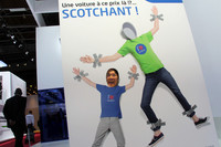 ひとやすみ。ダチアのブースにて。ローコストカーらしいエコな企画といえる。