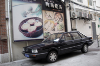 ブラウンの「サンタナ」は、発売当時カタログカラーとして、さまざまな宣伝媒体に用いられた。