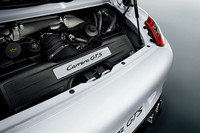 最高出力408ps、最大トルク42.8kgmを発生するエンジン。このエンジンは世界250台の限定で販売されたスペシャルモデル「911スポーツクラシック」にも搭載された。