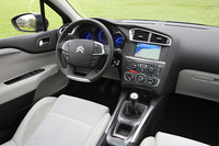 写真は欧州仕様の2リッターディーゼル＋6MTモデル。日本には1.6リッターガソリン＋6ATモデルが導入される予定だ。