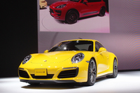 「ポルシェ911」の4WDモデル「911カレラ4」の新型も、同時に発表された。会場に展示されたのは、最高出力420psの上級モデル「911カレラ4S」。