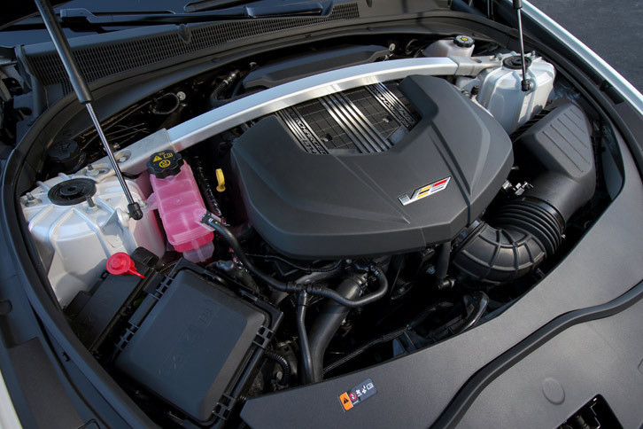 「LT4」と呼ばれるスーパーチャージャー付き6.2リッターV8エンジン。649psの最高出力と87.2kgmの最大トルクを発生する。