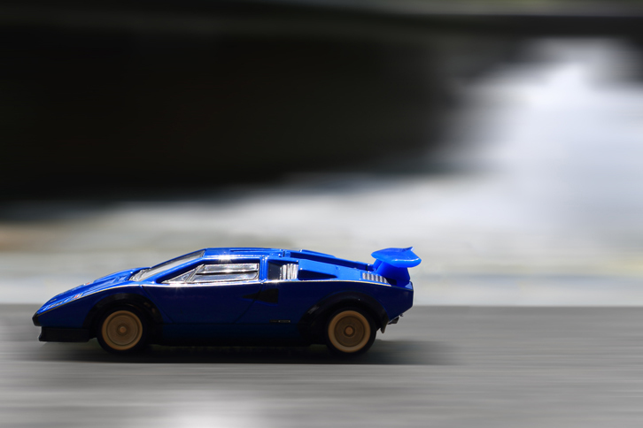 1974年から1989年までの長きにわたり生産され続けた「カウンタック」。「ウルフ・カウンタック」の登場後は「LP400S」「LP500S」といった改良モデルが登場し、最終的には最高出力455psを発生する「5000クアトロバルボーレ」に至った。（写真＝荒川正幸）