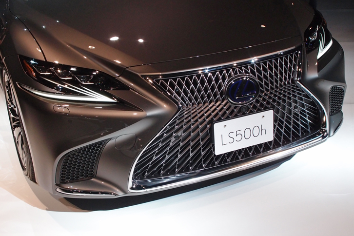 LS500h（フロントまわり）