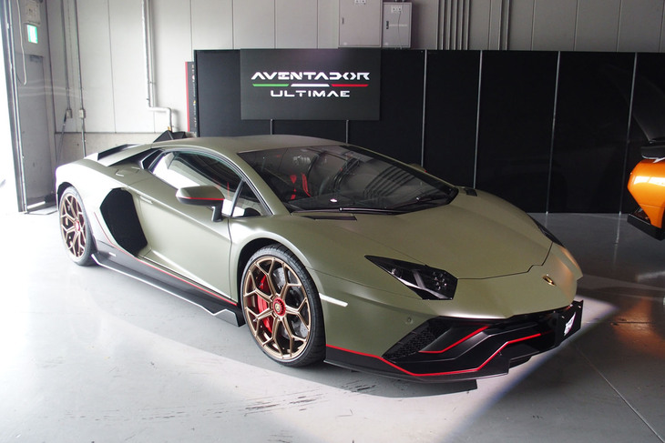 ランボルギーニ・アヴェンタドールLP780-4 Ultimae