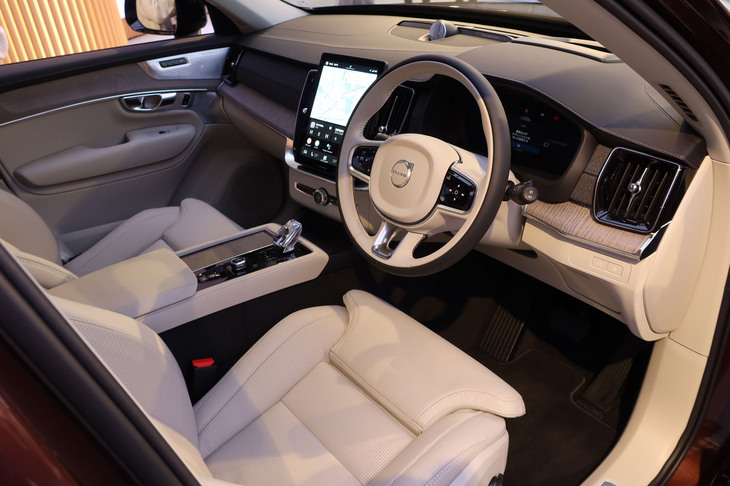 ボルボXC90 T8 AWDプラグインハイブリッド（インテリア）