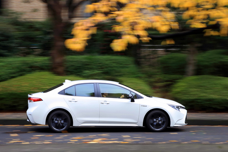 新型「カローラ」のハイブリッドモデルには、今回試乗したFF車のほかに、後輪を独立したモーターで駆動する4WD車もラインナップされている。