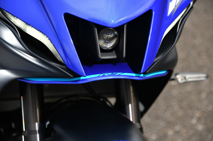 カウルには3つのダクトが設けられており、エンジンの吸気温度を下げることでパフォーマンスを向上。ウイングレットとインナーパネルの採用により、ラジエーターの冷却効率アップも図っている。