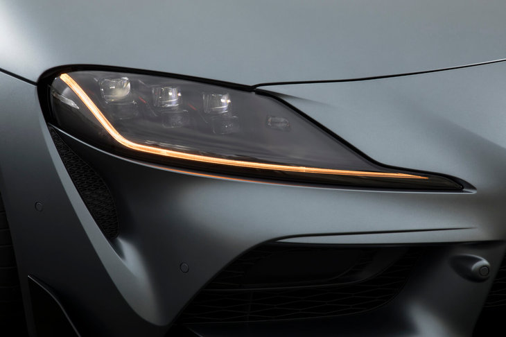 トヨタ・スープラ（ヘッドランプ）