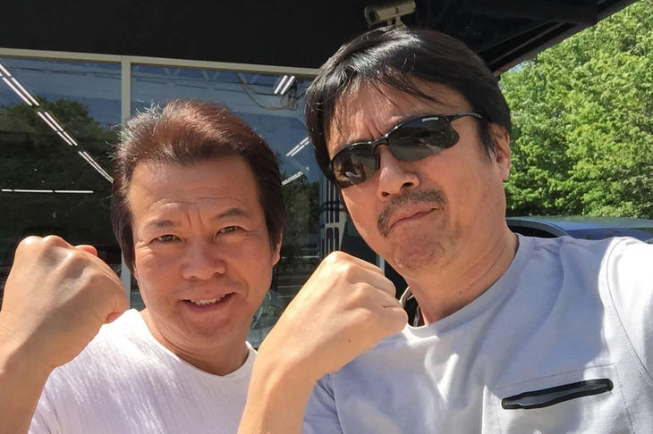 “エノテン”ことコーナーストーンズの榎本 修代表と筆者。