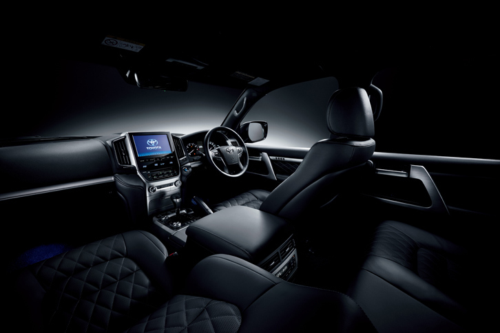 「ランドクルーザーZX“G-FRONTIER”」のインストゥルメントパネルまわり。