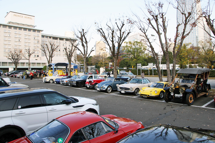 反対側から見た駐車場の光景。