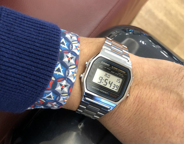 筆者もついにカシオデビュー。「A158WA-1JFメンズデジタル」。まずは軽さに驚いた。