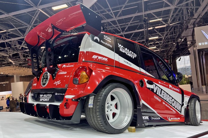 「フィアット・ムルティプラ」の皮をかぶった、最高出力1000PSを誇るレーシングマシン「フィアット1000tipla」。