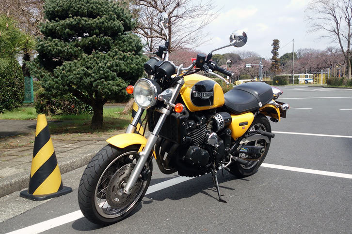 今なお、わが機動部隊の主力として活躍している「トライアンフ・サンダーバードスポーツ」。燃費良し、税金安し、走っても楽しいと三拍子そろった優等生である。誰だ？　「四輪買ったらバイク乗らなくなるよ」って言ってたやつ。