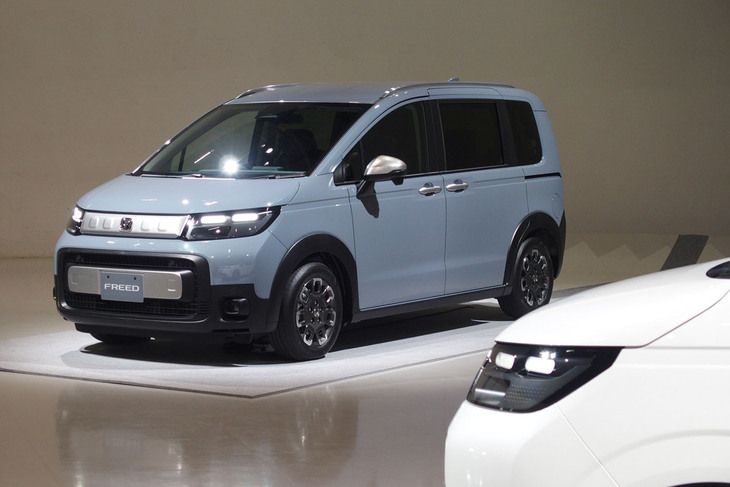 ホンダ・フリード クロスター（フロントビュー）