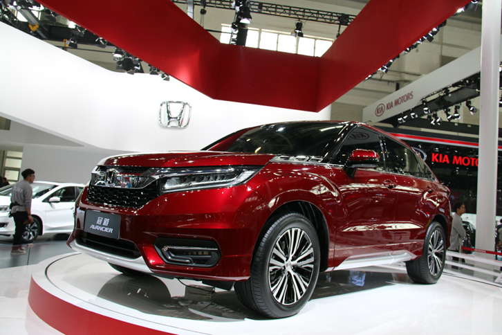 「ホンダ・アヴァンシア」。ホンダの中国向けSUVの最高峰。同国で発売するモデルとしては初めて、2リッターターボエンジンを搭載。