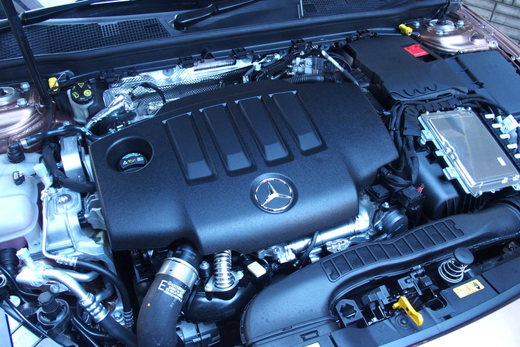 メルセデス・ベンツA200d（エンジン）