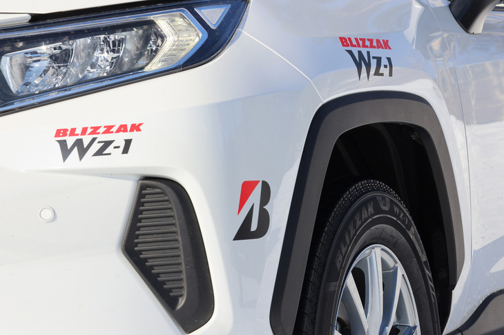 「ブリザックWZ-1」では、氷雪性能とドライ性能、ウエット性能の向上はもちろん、ロングライフ化も大きな提供価値とされている。