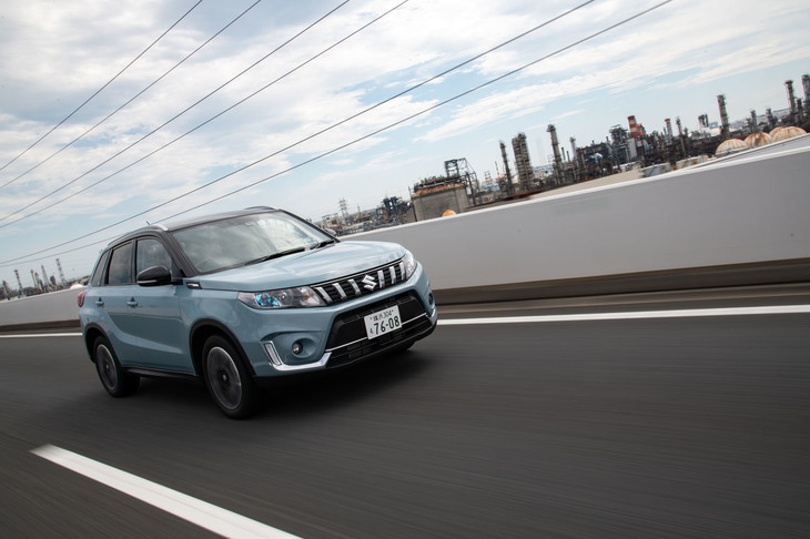 2018年末のマイナーチェンジでは、デュアルカメラ式運転支援システムの採用により、予防安全システムが大幅に充実したものとなった。