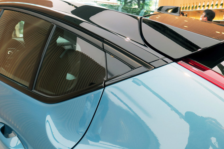 ボルボC40リチャージ（ルーフライン）