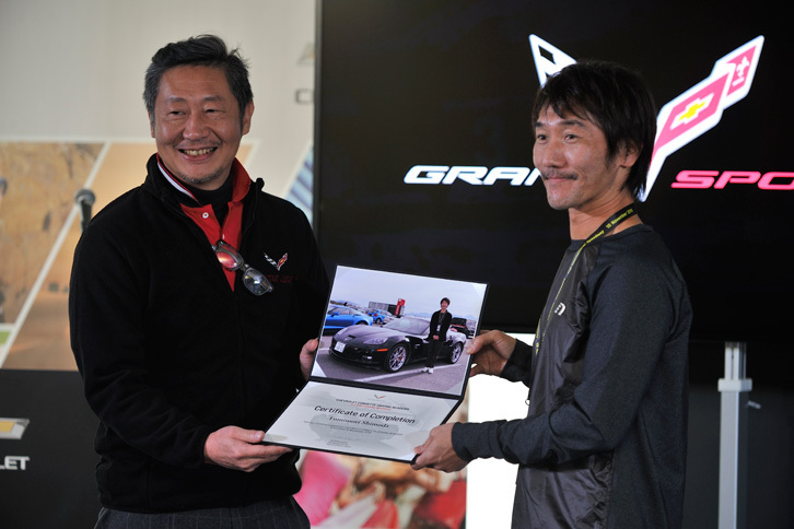 閉会式では、各参加者に若松 格GMジャパン代表取締役社長から写真入りの終了証が手渡された。