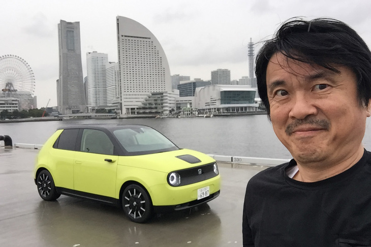 2020年10月30日に発売されるホンダ初の量産電気自動車「ホンダe」。スタイリッシュで取り回しもいい。写真の外装色は「チャージイエロー」と呼ばれるもので、今回のテーマにふさわしいボディーカラーだといえる。