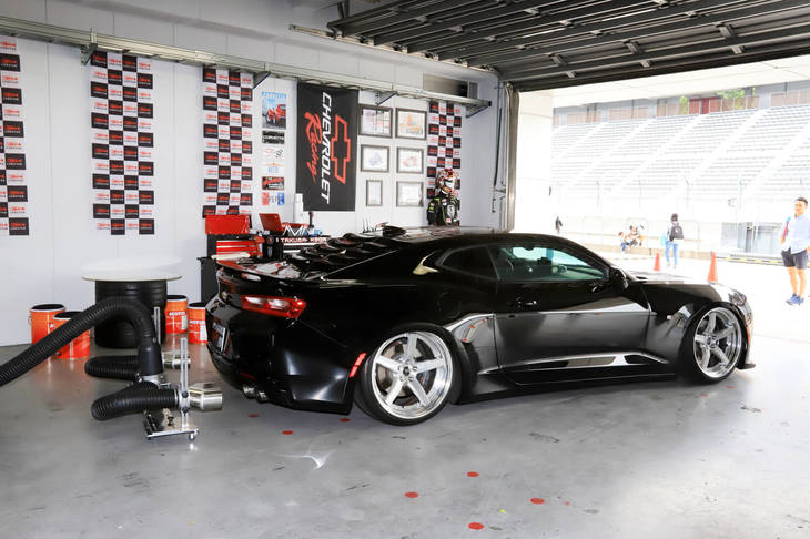 こちらはガレージグッズの展示スペース。強力なブロワーを備えた排ガスの排出装置が紹介されていた。