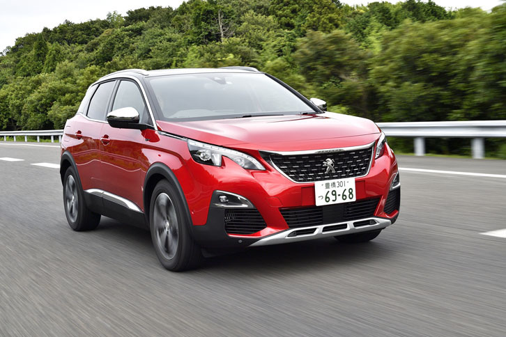 2リッター直4ディーゼルターボエンジンの力強さは格別。高速道路では頑張って回している感覚なしに、スイスイと必要なだけの加速が手に入る。