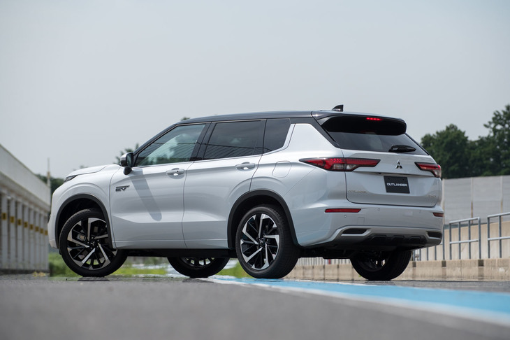 グレードは下から「M」「G」「P」（写真）の3種類。内外装の仕様や快適装備の充実度、シートレイアウトなどに違いはあるが、パワートレインやドライブトレイン、予防安全・運転支援システムに大きな差異はない。