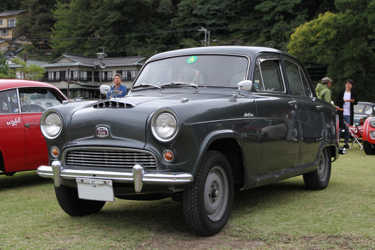 1958年「日産オースチンA50ケンブリッジ」。日産でライセンス生産されたA50ケンブリッジの珍しいスタンダード仕様。しかも新車以来の「5」で始まる、陸運支局名がなかった時代の東京ナンバーを付けた超希少車。
