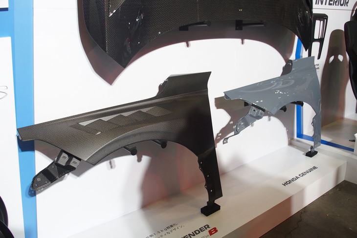 ホンダブース内に設けられた無限の展示アイテム。