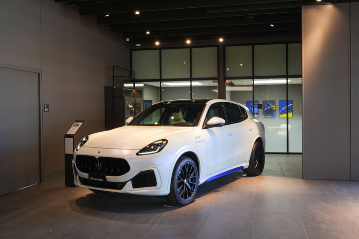 Ken Okuyama Design監修のもとフォーセリエとのコラボレーションで制作された「グレカーレ トロフェオ」の特別モデル「Pureness of Asia（ピュアネス・オブ・アジア）」。