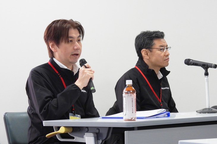 参加者にあいさつする、本田技研工業 コーポレート管理本部 経理財務統括部 財務部の伊藤功志部長。最近話題の、ホンダのユニークな体験型株式優待の仕掛け人だ。