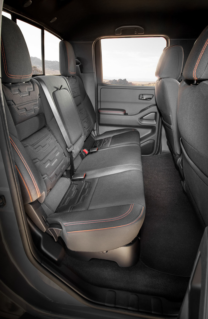 キャビンは「キングキャブ」と「クルーキャブ」の2種類が設定されている。写真はクルーキャブのもの。